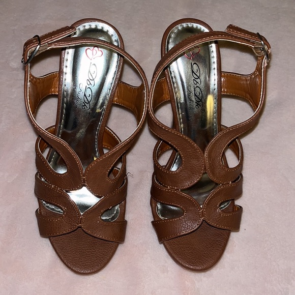 Brown high heels - Picture 4 of 7